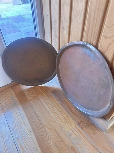 Digər mətbəx aksesuarları: Mis qabdan düzəldilmiş 2 ədəd böyük mis sinilər Bürünc qədimi 100
