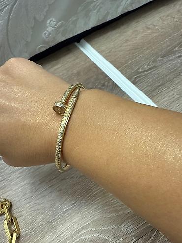 sederek saat dukani: Bilərzik, Cartier, Ünvandan götürmə — 5