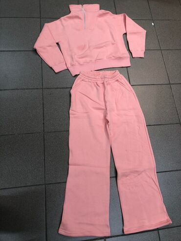 Kompleti: S.m.L.xL. 
Termo pamuk
Cena 3300 din — 8