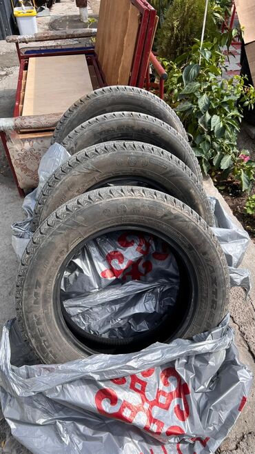 колесо для газ 53: Шины 215 / 60 / R 16, Зима, Б/у, Комплект, Легковые, Китай, Maxtrek