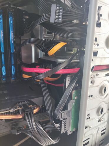 Masaüstü kompüterlər və iş stansiyaları: Gaming/iş üçün hazır stolüstü kompüter komplekti Komponentlər: - — 4