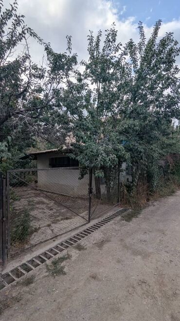 ала арча домики: 35 м², 1 комната, Парковка, Подвал, погреб, Забор, огорожен