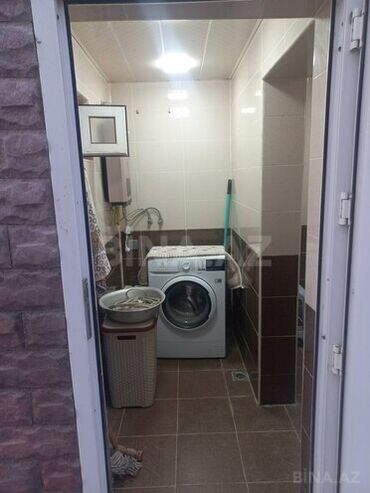 Həyət evləri və villaların satışı: Satılır: həyətyanı sahəsi və tikililər kompleksi - İki mərtəbəli əsas — 11