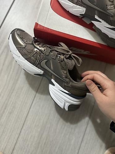 аренда свадебного платья бишкек: Мужские кроссовки, 38, Nike, Новый, цвет - Коричневый, Платная доставка — 2