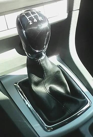 RUČICA MENJAČA FORD FIESTA 5 BRZINA - CRNA SA KOZICOM | NOVO !