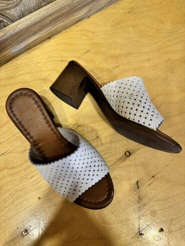 Basanoşka və səndəllər: Ölçü: 36, rəng - Sarı, İşlənmiş — 2