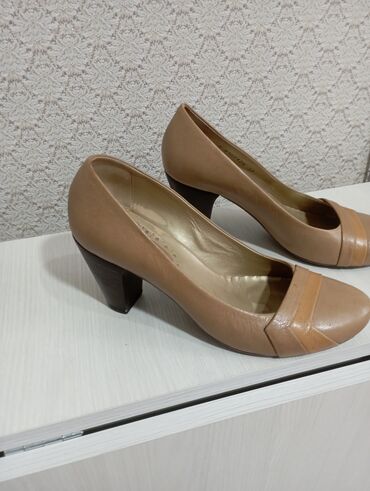 Tuflilər, Ölçü: 37, rəng - Bej, İşlənmiş