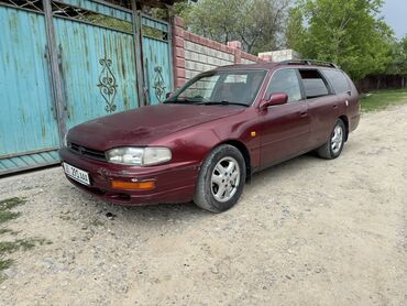 трактор 25 т: Toyota Camry: 1993 г., 3 л, Автомат, Бензин, Универсал