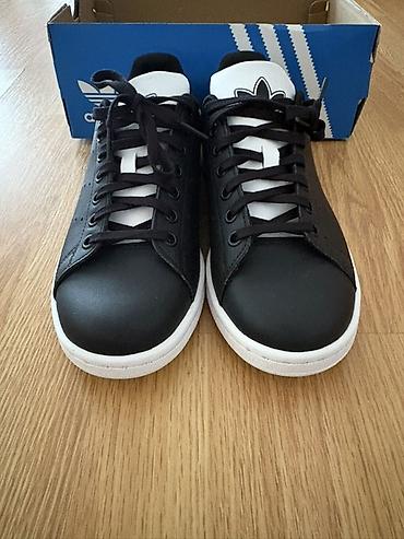 Kişi ayaqqabıları: Məhsul: Adidas Originals Stan Smith idman ayaqqabısı Xüsusiyyətlər: - — 7