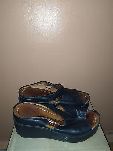 Продавцы-консультанты: Эти все женские обуви восемь пар за 5000 сом все в хорошем состоянии — 14