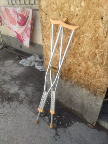 ходунки для инвалидов цена: Продаю костыли 1500сом район Щербакова