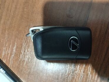 аксессуары для авто: Продаю ключ от лексуса б/у