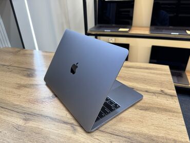 macbook 13 m1: Ультрабук, Apple, 8 ГБ ОЗУ, Apple M1, 13.3 ", Б/у, Для работы, учебы, память NVMe SSD