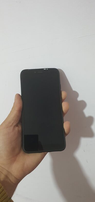 kofe masini qiymeti: Smartfon – ön paneli tam qara, ekran ətrafında incə çərçivə. Ön