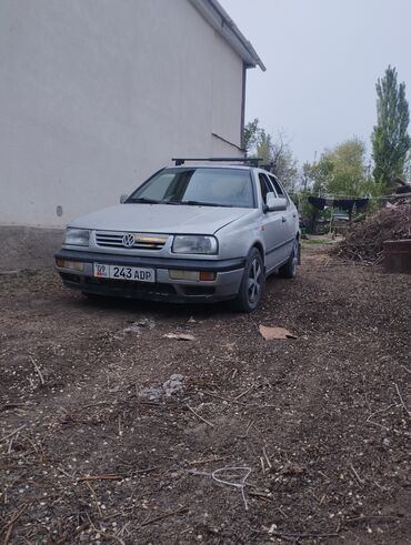 Volkswagen: Volkswagen Vento: 1993 г., 1.8 л, Механика, Бензин, Седан