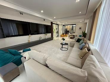 3 комнаты, 223 м², Элитка, 14 этаж, Дизайнерский ремонт