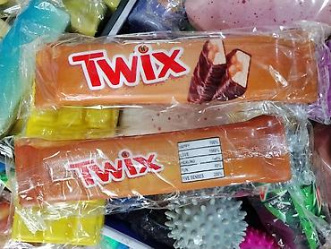 Антистресс‑сквиши «Twix» - Мягкий сквиши в виде шоколадного батончика at lalafo.kg Антистресс‑сквиши «Twix» - Мягкий сквиши в виде шоколадного батончика