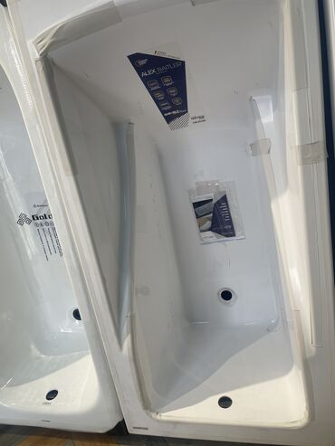 пластиковые ведра: Ванна акриловая 150/75 новая цена 4500 сом! Унитаз сантрон новая цена