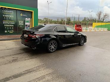 cd 70: Toyota Camry: 2021 г., 2.5 л, Автомат, Бензин, Седан — 2