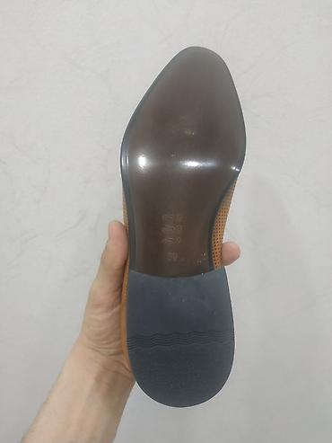 Ayaqqabılar: Ayaqqabı Versace, Türk malıdır. İçi çölü deridir. Ölçü 39 — 6