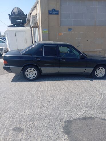 traktor altlıqlı qara qadın bosonojkaları: Mercedes-Benz 190: 2 л | 1992 г. Седан