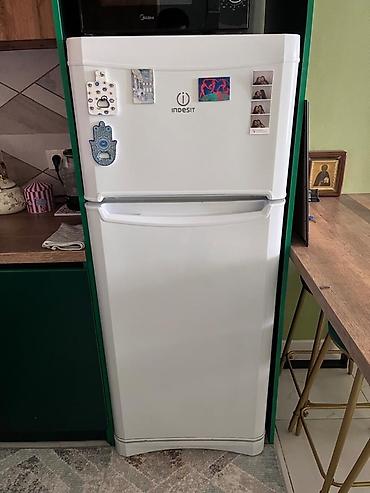mini refrigerator: Двухкамерный холодильник Indesit в хорошем состоянии. • Две отдельные — 1