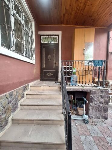 Həyət evləri və villaların satışı: 3 otaqlı, 1 kv. m, Orta təmir — 4