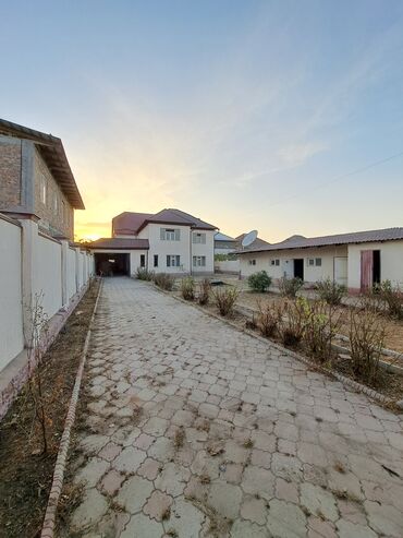 Долгосрочная аренда домов: 250 м², 5 комнат, Забор, огорожен, Парковка, Амбарная — 2