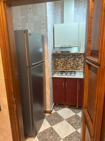 Uzunmüddətli kirayə mənzillər: 4mərtəbəli binanın 4cü mərtəbəsində 2 otaqlı, əşyalı,hər bir şəraiti — 5