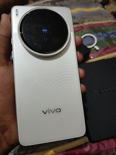 Vivo X200 Ultra, Б/у, 256 ГБ, цвет - Серебристый, 2 SIM