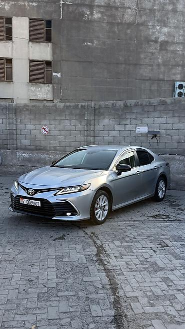 передо: Toyota Camry: 2021 г., 2.5 л, Автомат, Бензин, Седан — 2