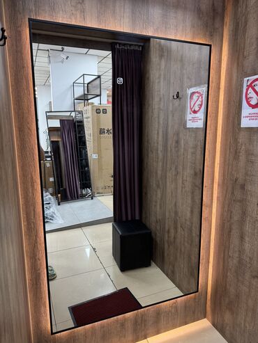 зеркальный пластик: Продается зеркало с подсветкой В наличии 2 шт Раздевалка тоже