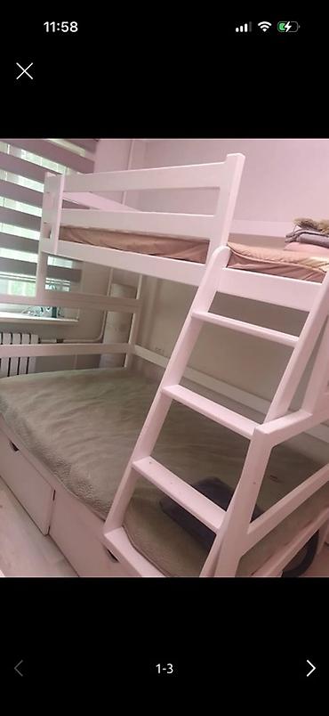 Двухъярусная кровать с нижним спальным местом увеличенного размера -