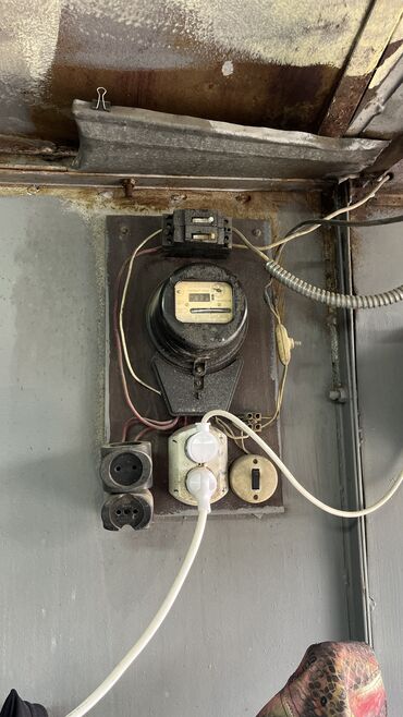 Продаю гараж: Продаю гараж в кооперативе N1. Находится мкр аламедин -1 по — 11