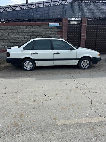 Volkswagen Passat: 1989 г., 1.8 л, Механика, Бензин, Седан