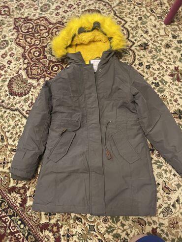 Верхняя одежда: Куртка-парка от «SELA” на 9-10 лет. Новая. 1.500 сом