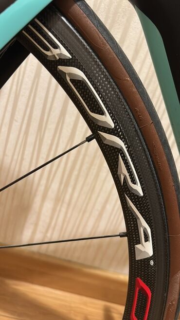 İdman velosipedləri: Bianchi yol velosipedi – karbon aero şassi ilə Xüsusiyyətlər: - — 13