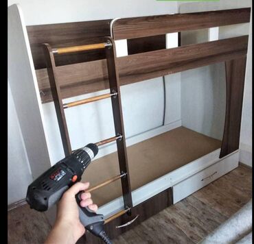 двухъярусная кравать: Продам кровать двухъярусную цвет коричневый с белымс двух сторон