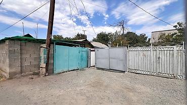 Продажа полдома: Продам Участок 2,8 соток, дом саман 59м2, р-н КНУ, 120т$ Есть — 1