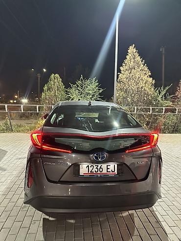 byd e6: Toyota Prius: 2020 г., Гибрид, Хэтчбэк — 6