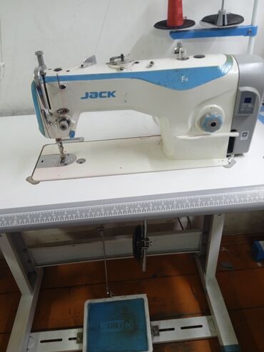 4 нитка аверлок: Тигүүчү машина Jack, Автомат