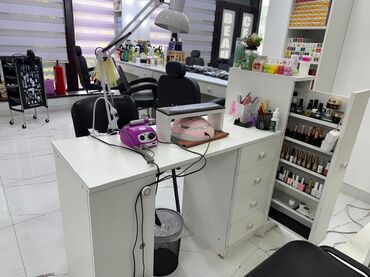 Salon, tibbi mebel dəsti: 3lu sac makiyaj mebeli-350 azn Kreslo 4 eded koja-ededi 150 azn — 3