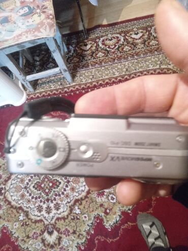 Fotokameralar: Sony Cyber-shot DSC-P10 rəqəmsal fotoaparat Xüsusiyyətlər: - Model — 25