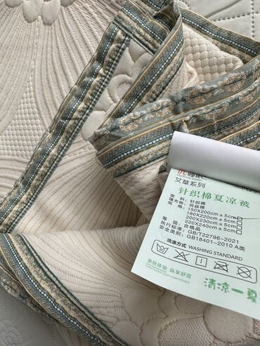 летнее одеяло: Тонкое летнее одеяло. Можно использовать как покрывало. Размер 150x200