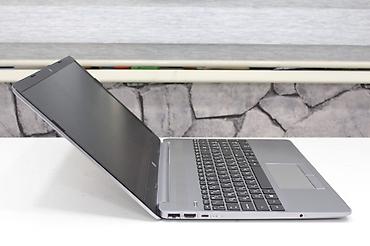 HP: HP noutbuk – zərif gümüşü korpus, tam klaviatura və geniş toxunma — 1