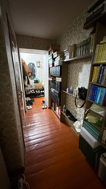 квартира турузбекова: 1 бөлмө, 30 кв. м, Хрущевка, 3 кабат, Эски ремонт