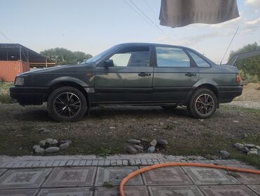 Volkswagen: Volkswagen Passat: 1989 г., 1.8 л, Механика, Бензин, Седан