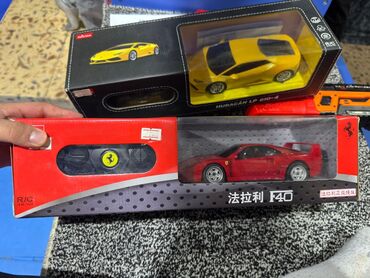 уточка россия: Игрушечная машинка на радиоуправлении в виде Ferrari F40. Модель имеет