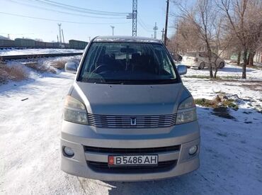 Toyota: Toyota Voxy: 2003 г., 2 л, Автомат, Бензин, Минивэн