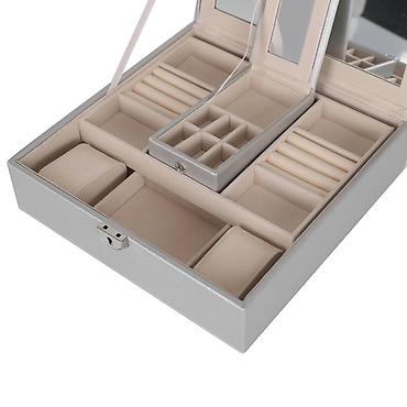 Ostali aksesoari: Organizator za nakit sa kljucem 
Izradjen od eko koze
2500 rsd — 2